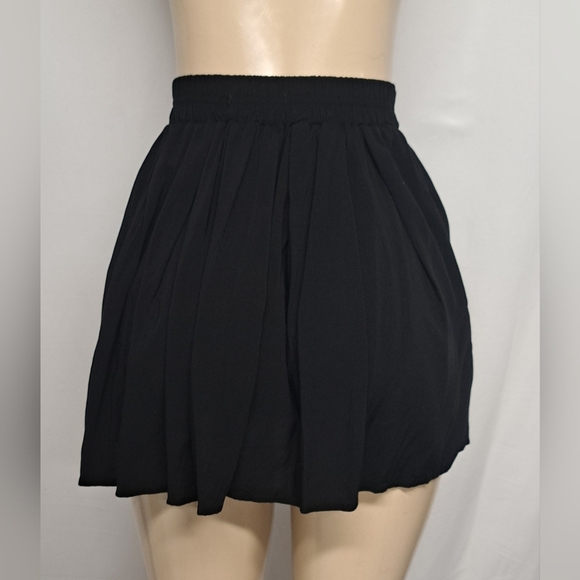 Brandy Melville Black Swing Flowy Mini Skirt Elastic Waist Pleated S M - Picture 3 of 6